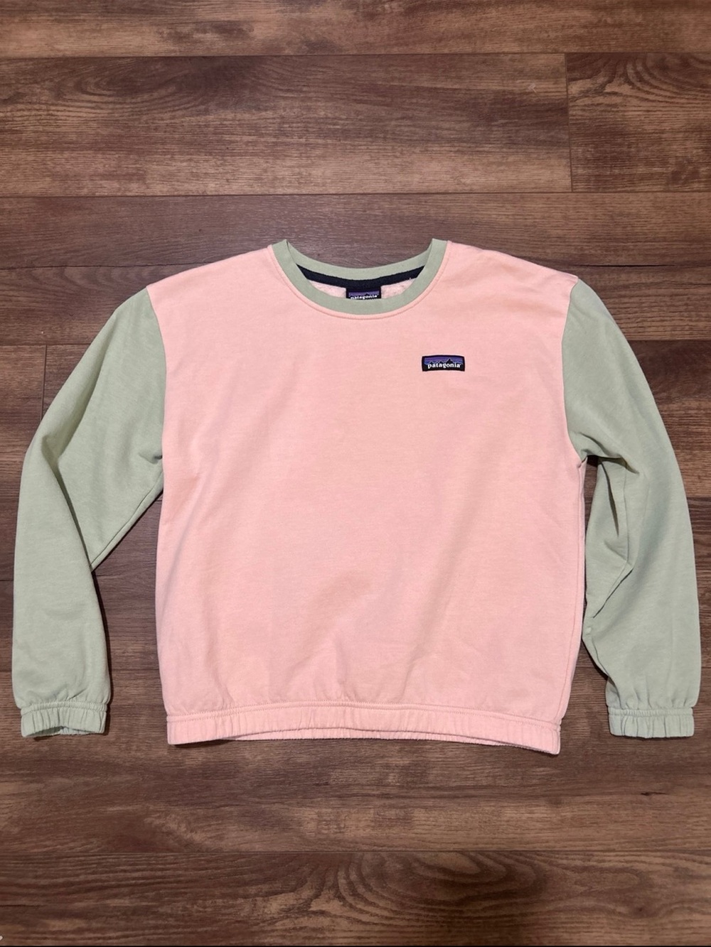 Girls Patagonia Two-Tone Pink & Sage Crewneck Sweatshirt